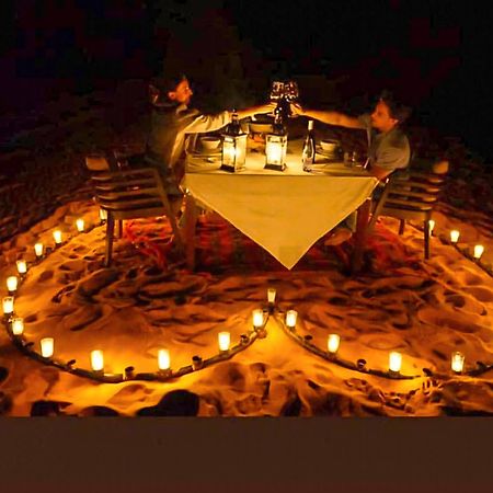Готель Sahara Deluxe Camp Мерзуга Екстер'єр фото