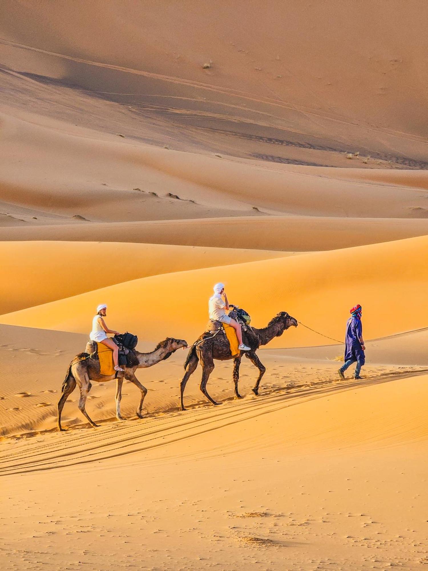 Готель Sahara Deluxe Camp Мерзуга Екстер'єр фото