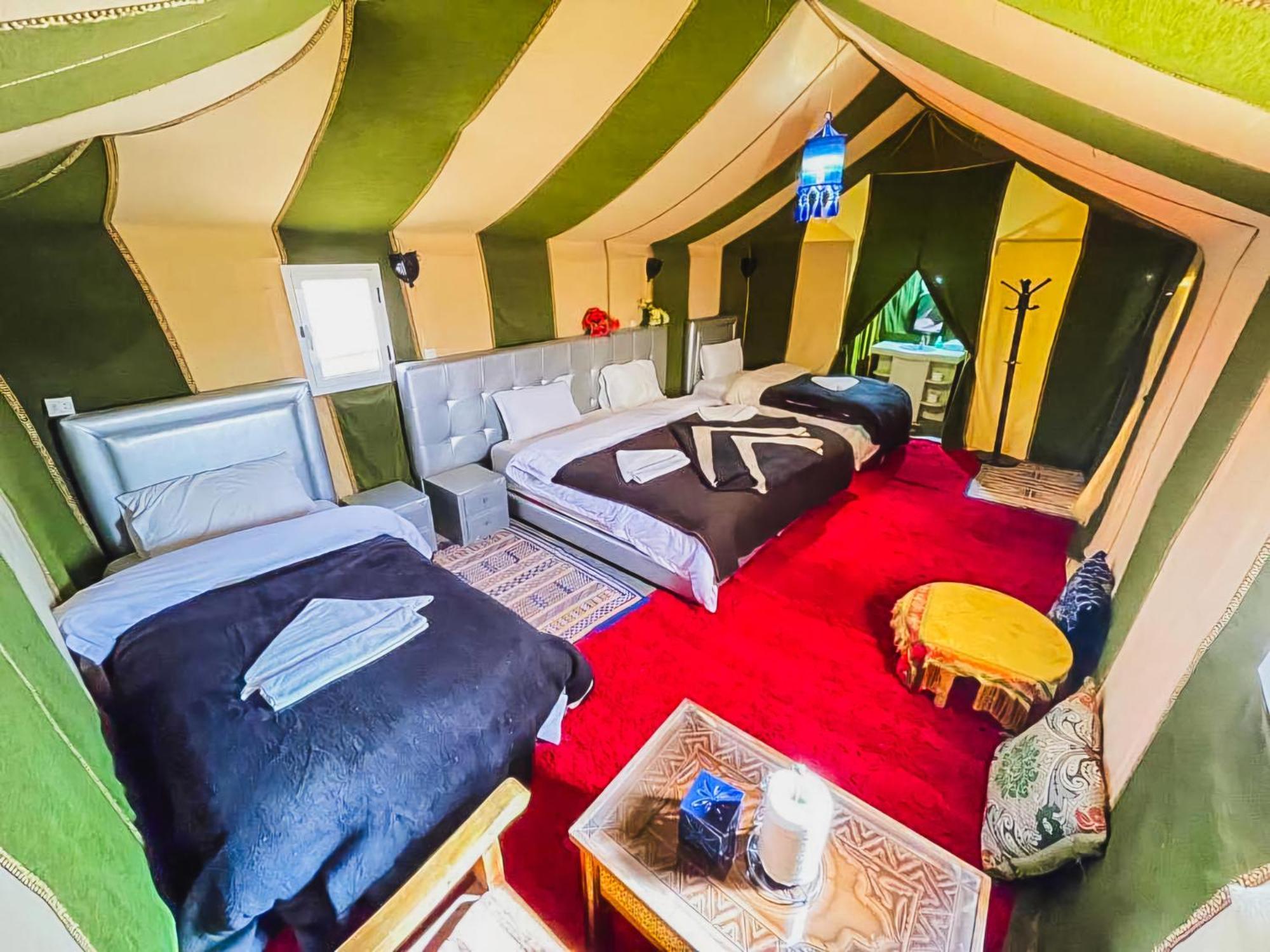 Готель Sahara Deluxe Camp Мерзуга Екстер'єр фото