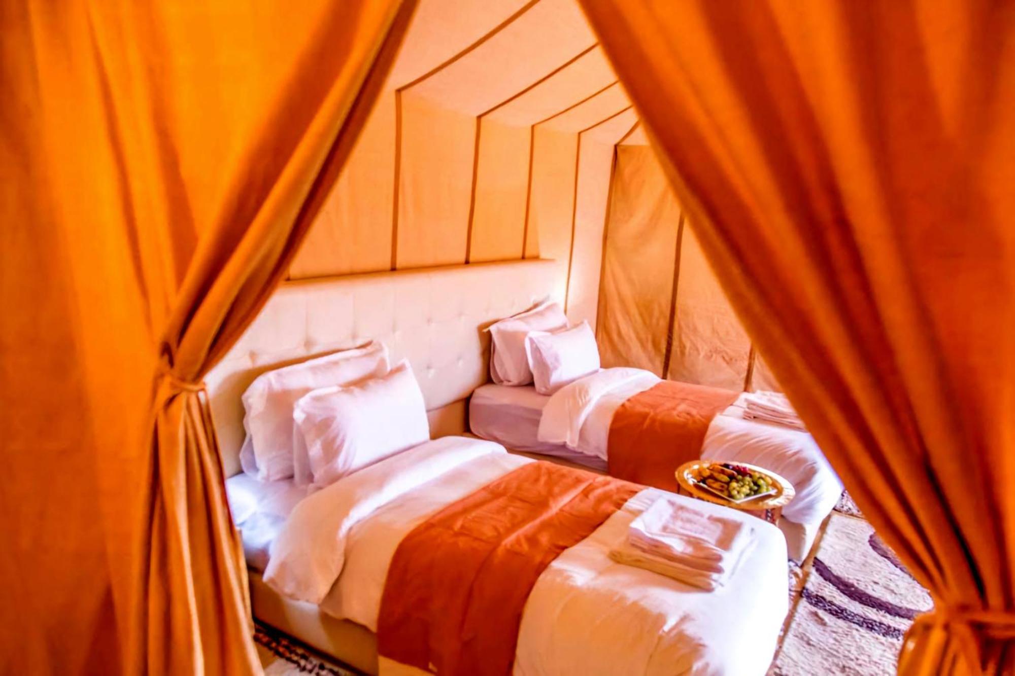 Готель Sahara Deluxe Camp Мерзуга Екстер'єр фото
